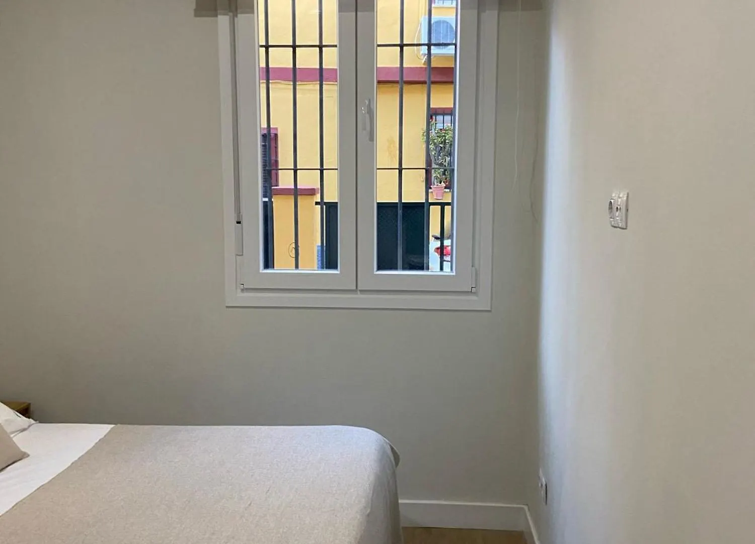 Lira Sevilla Urban 0*, Σεβίλλη